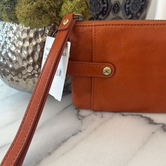 NWT Hobo wristlet - Picture 2 of 8